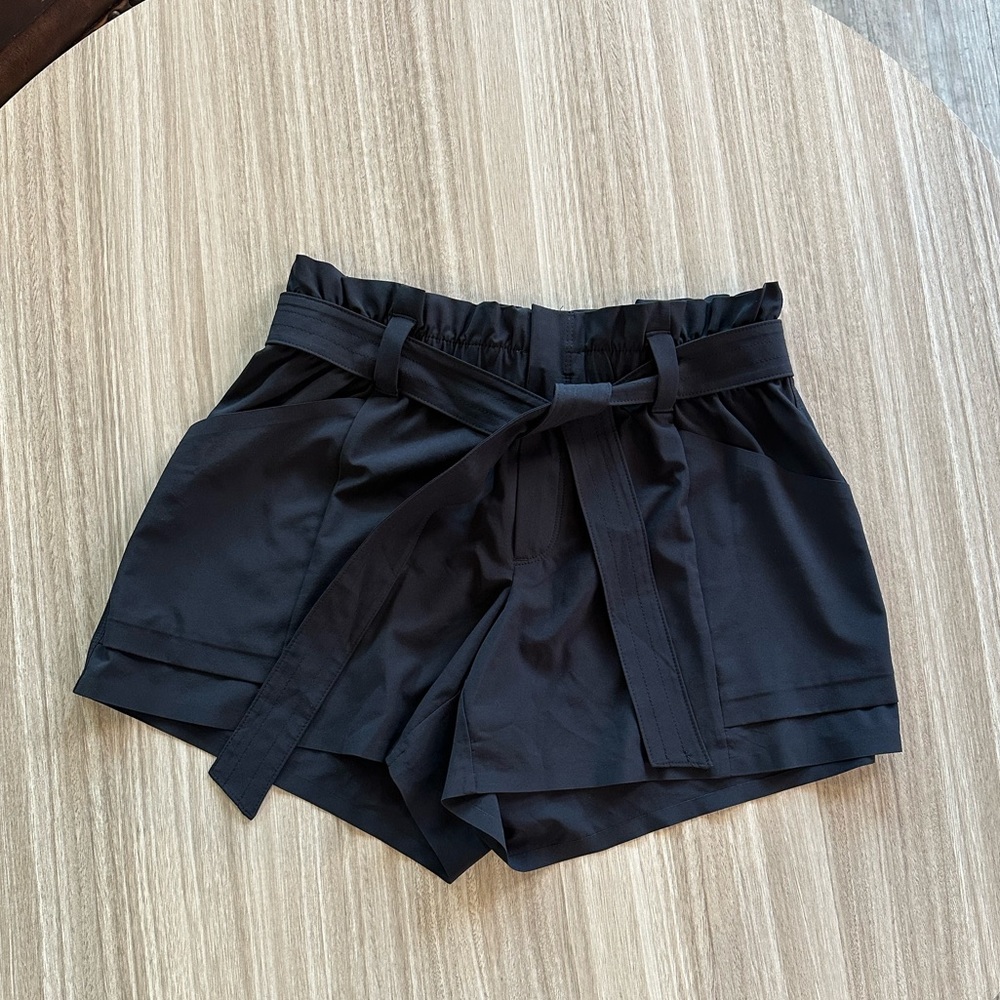 Athleta Skyline Shorts size 4
